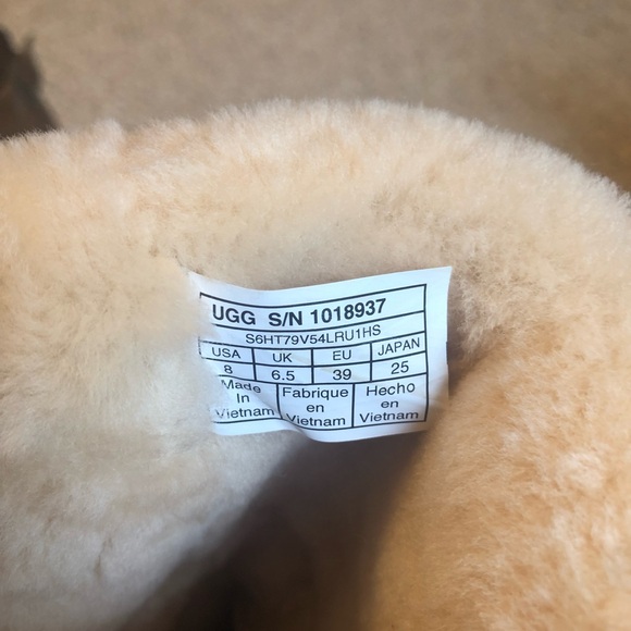 Ugg Boots - Picture 7 of 8